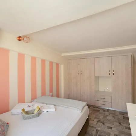 Evagelia Luxury Family Nikiana